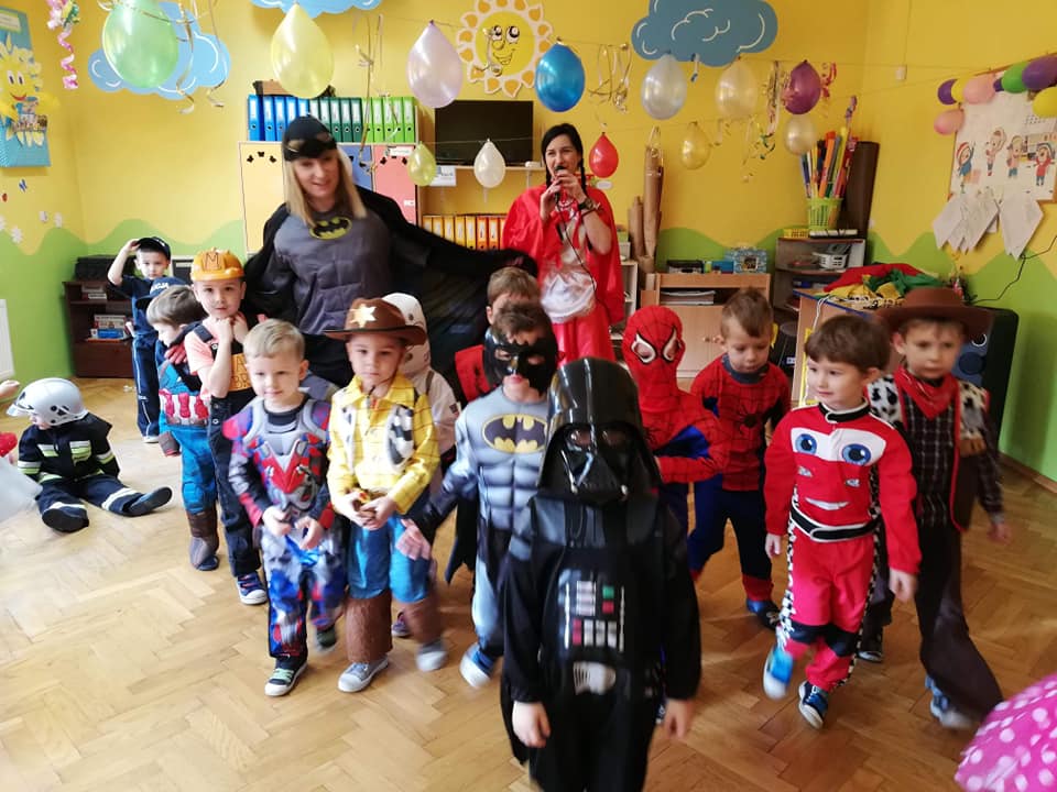 Bal karnawałowy maluszków
